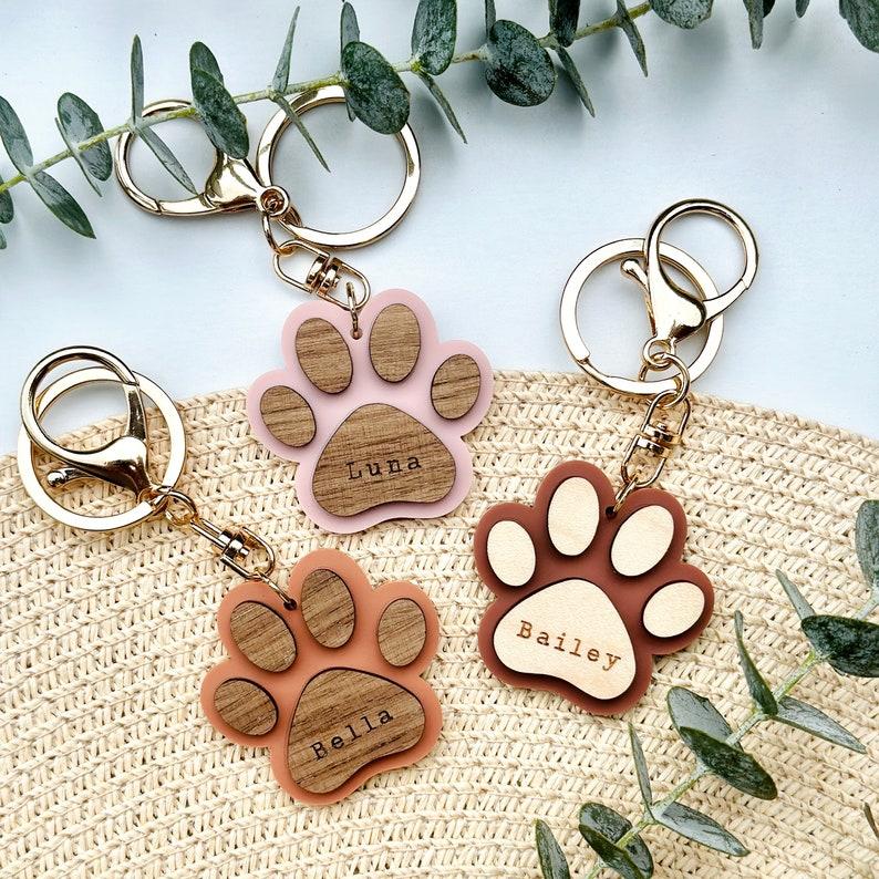 Custom Engraved Dog Paw Print Keychain – Personalized Pet Name Gift 🐾✨