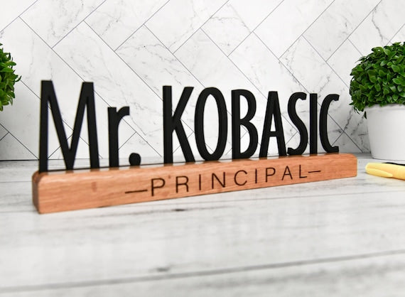 Personalized Desk Name Plate – The Perfect Gift for Teachers, Principals &amp; Executives
